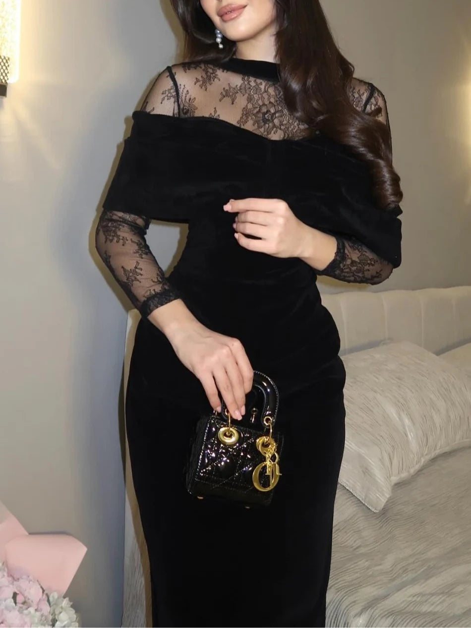 Czarna aksamitna sukienka maxi z koronką