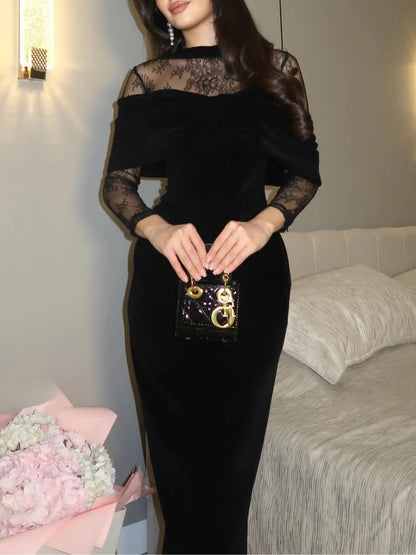 Czarna aksamitna sukienka maxi z koronką