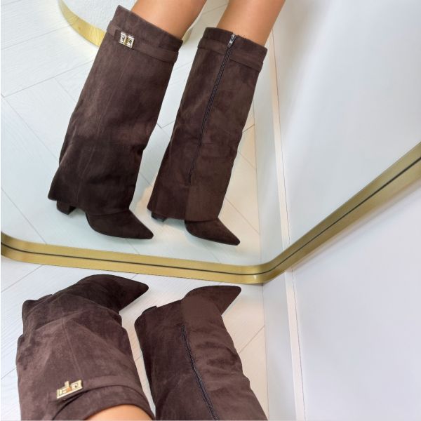 Women's boots with block heels and an elegant fit, featuring buckles in suede or leather