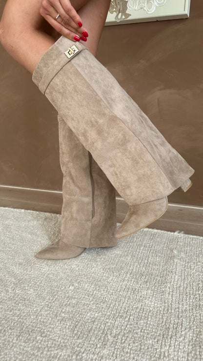 Women's boots with block heels and an elegant fit, featuring buckles in suede or leather